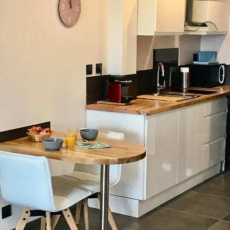 Le Port Confort Terrasse Clim 아파트 히에레