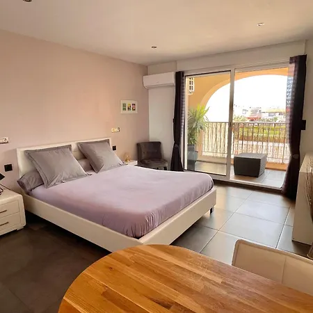 Апартаменты Le Port Confort Terrasse Clim Йер